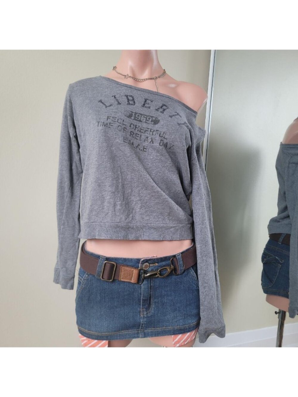Earth Music &amp; Ecology Off-Shoulder Vintage Slouchy Sweatshirt (S)